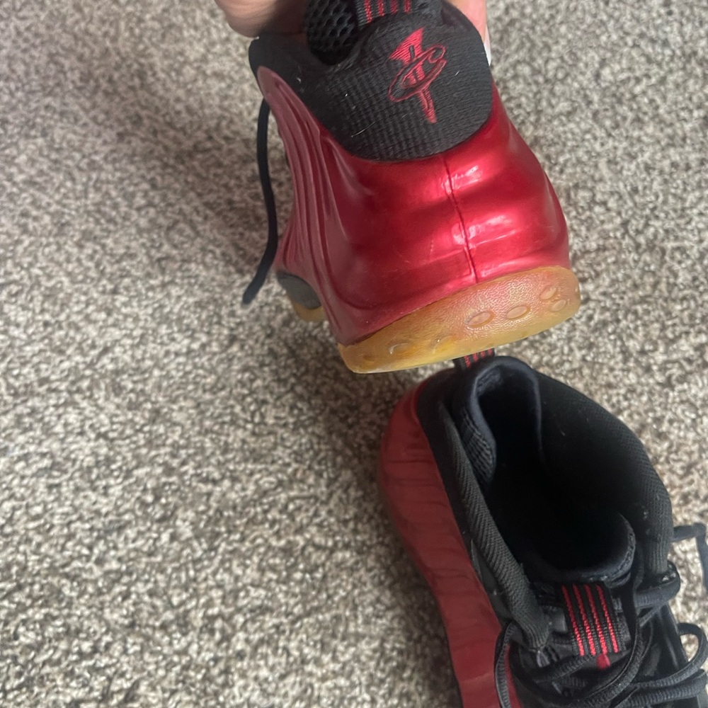 Men’s Nike Foamposite sneakers size 11 red and black - Picture 11 of 11